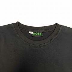 Boss playera detalle cuello etiqueta