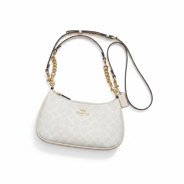 Coach Teri Shoulder Bag - Vista frontal fondo blanco