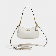 Coach Teri Shoulder Bag - Vista lateral fondo blanco