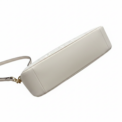 Coach Teri Shoulder Bag - Vista inferior fondo blanco