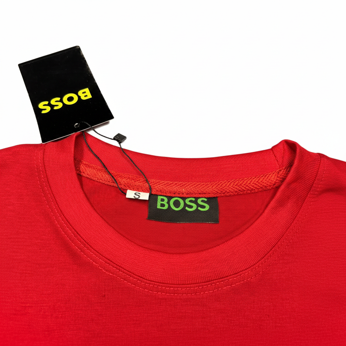 Boss playera roja detalle cuello